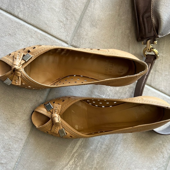 Stuart Weitzman Sandal - Picture 3 of 7